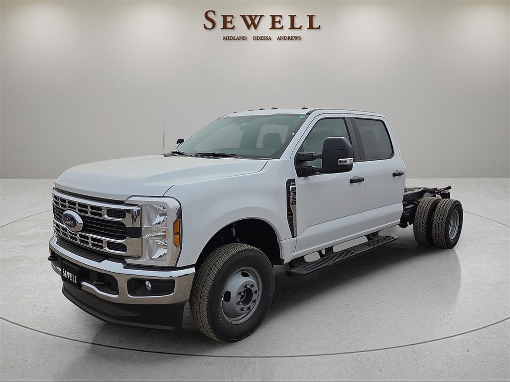 2026 Ford F-350 Super Duty Chassis Cab XL's photo