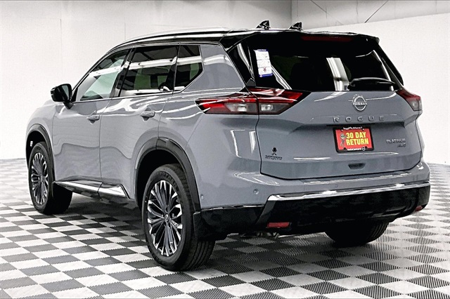 2025 Nissan Rogue Platinum photo 2