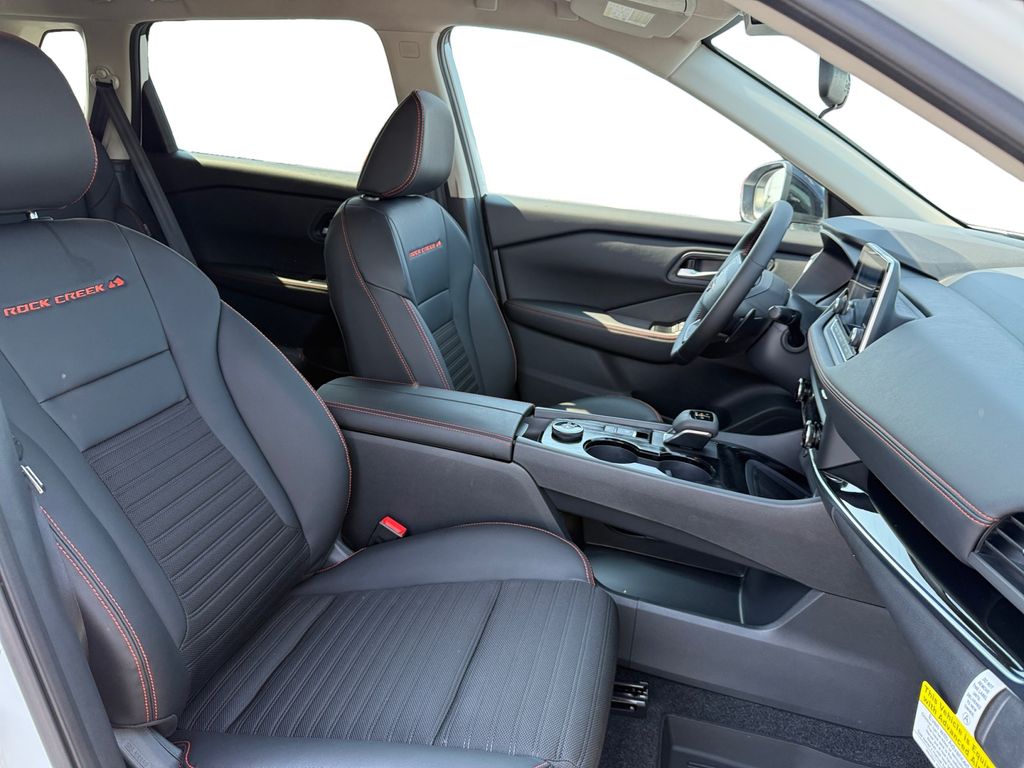 2026 Nissan Rogue SV photo 15