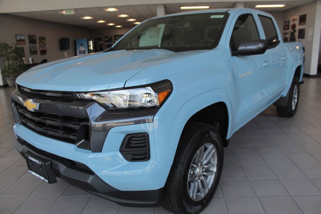 2025 Chevrolet Colorado Work Truck LT photo 4