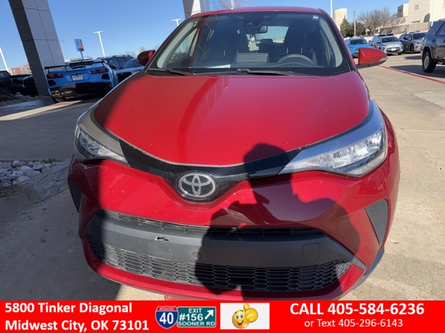 2020 Toyota C-HR LE's photo