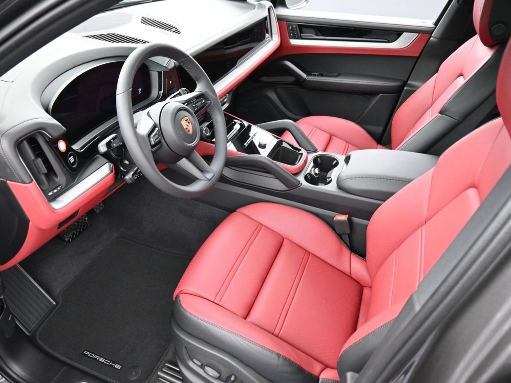 2025 Porsche Cayenne photo 3