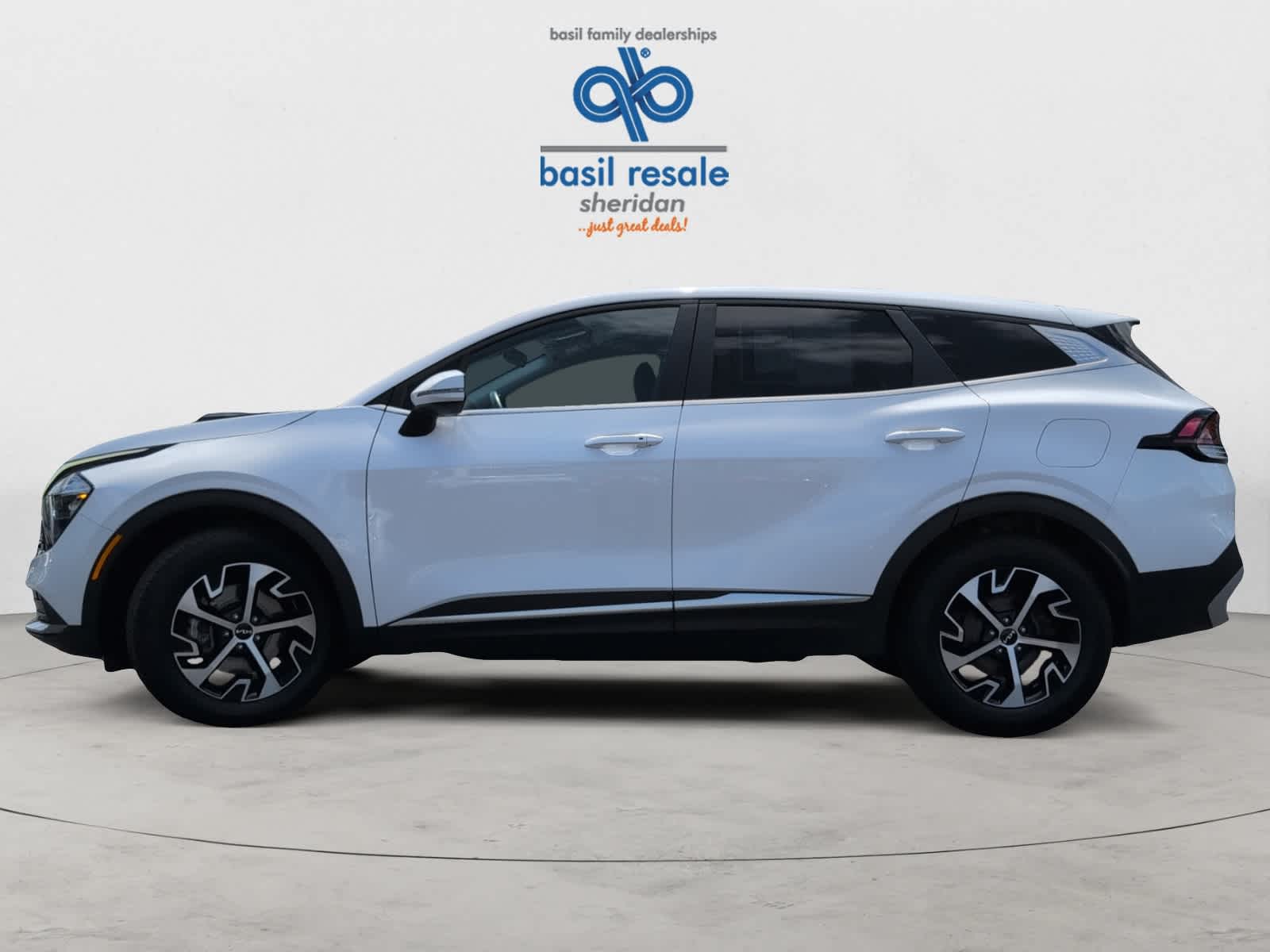 2023 Kia Sportage EX photo 2