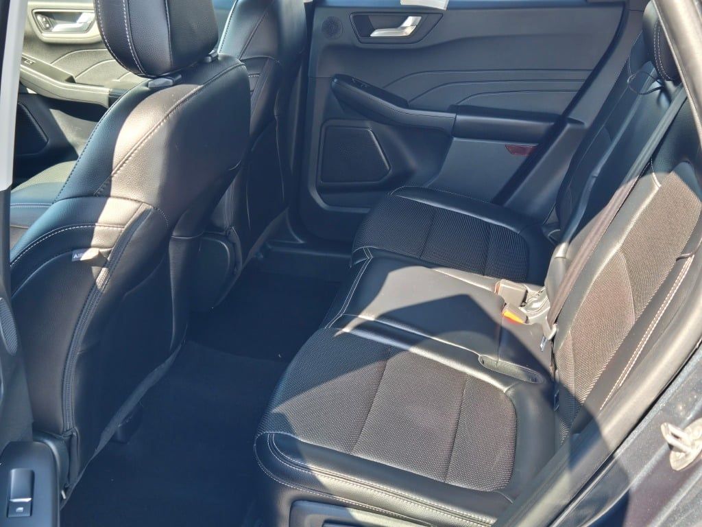2022 Ford Escape SEL photo 12