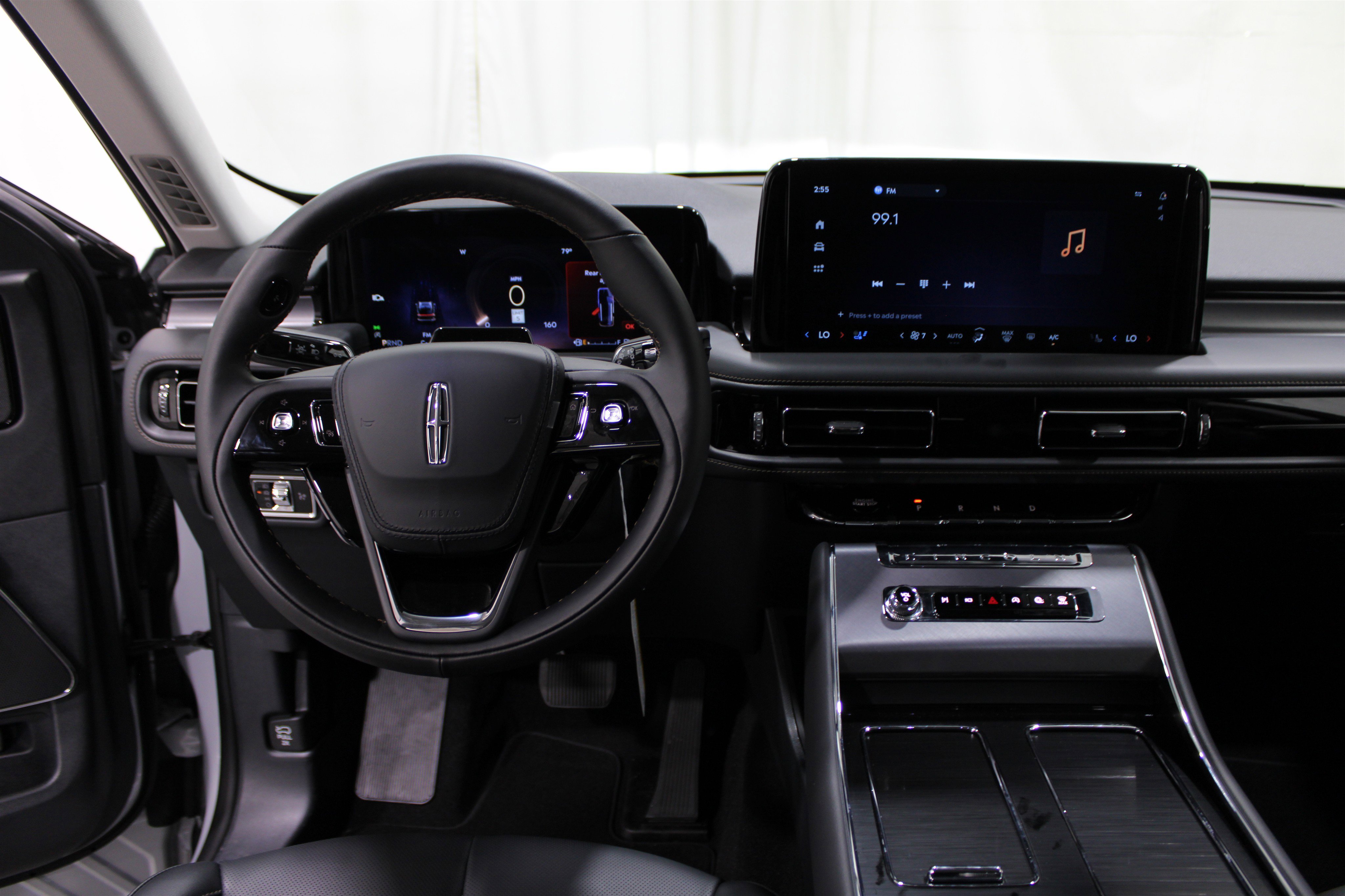 2025 Lincoln Aviator Premiere photo 2