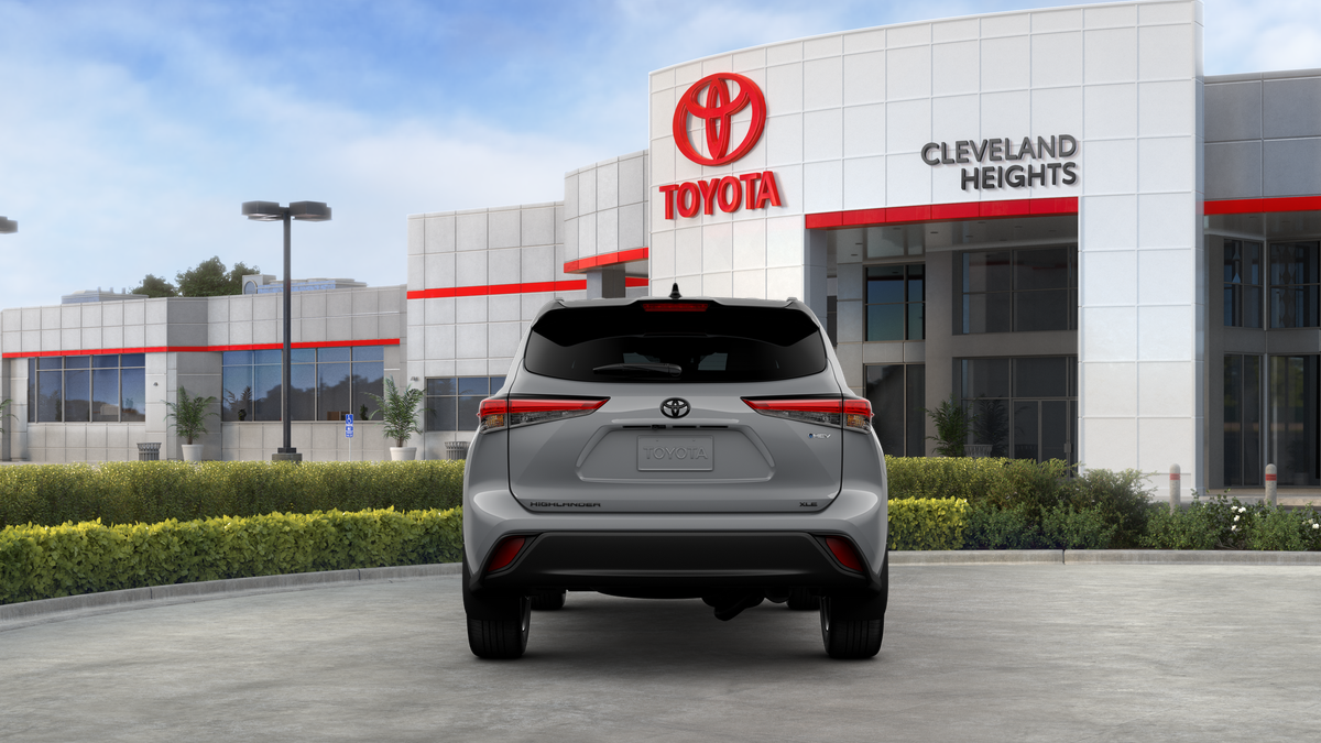 2025 Toyota Highlander Hybrid XLE photo 2