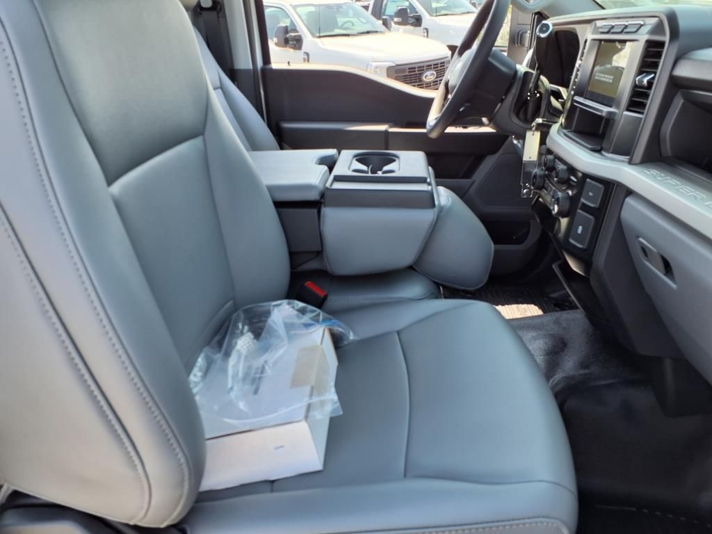 2024 FORD F-450 - Image 11