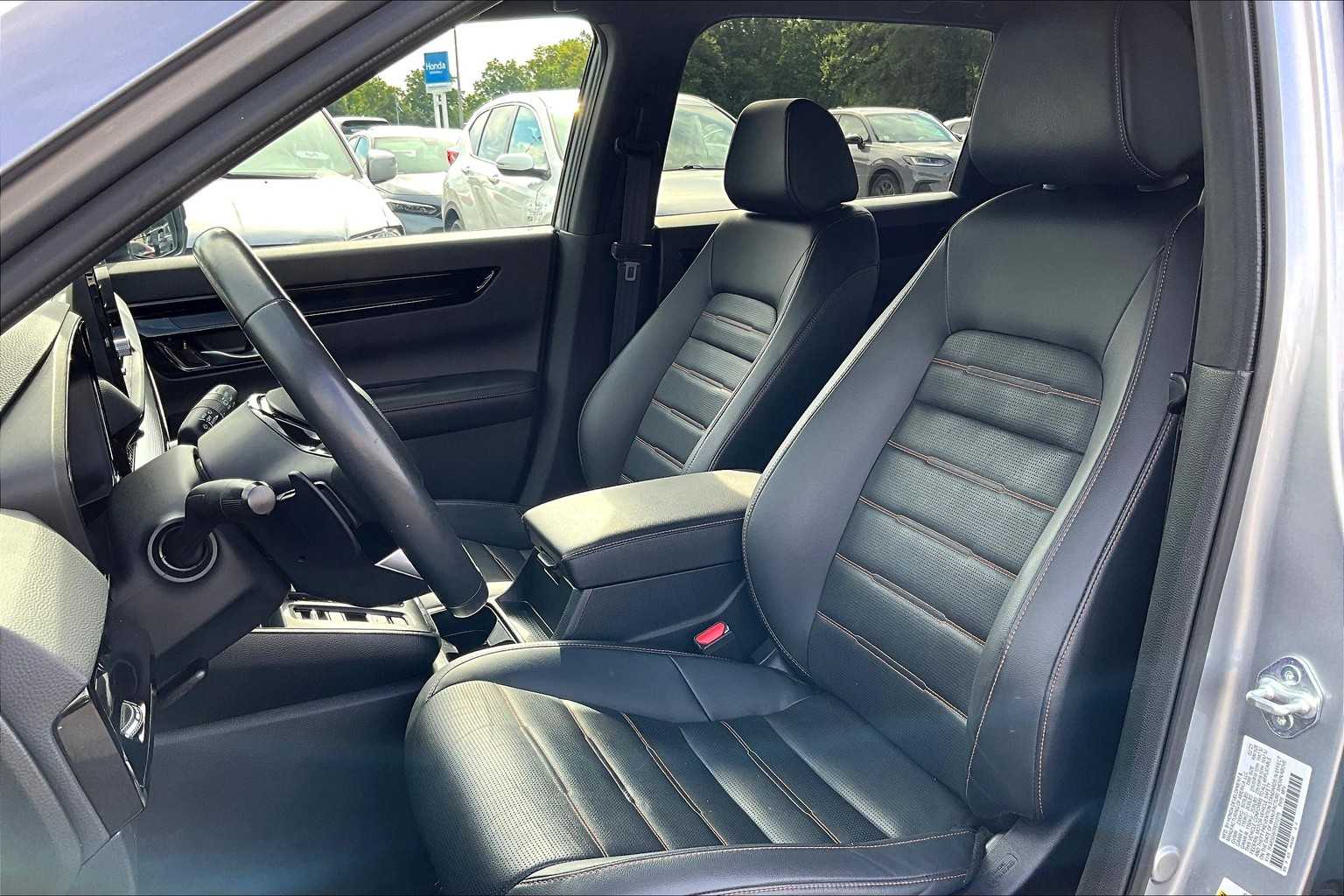2023 Honda CR-V Hybrid Sport Touring photo 7
