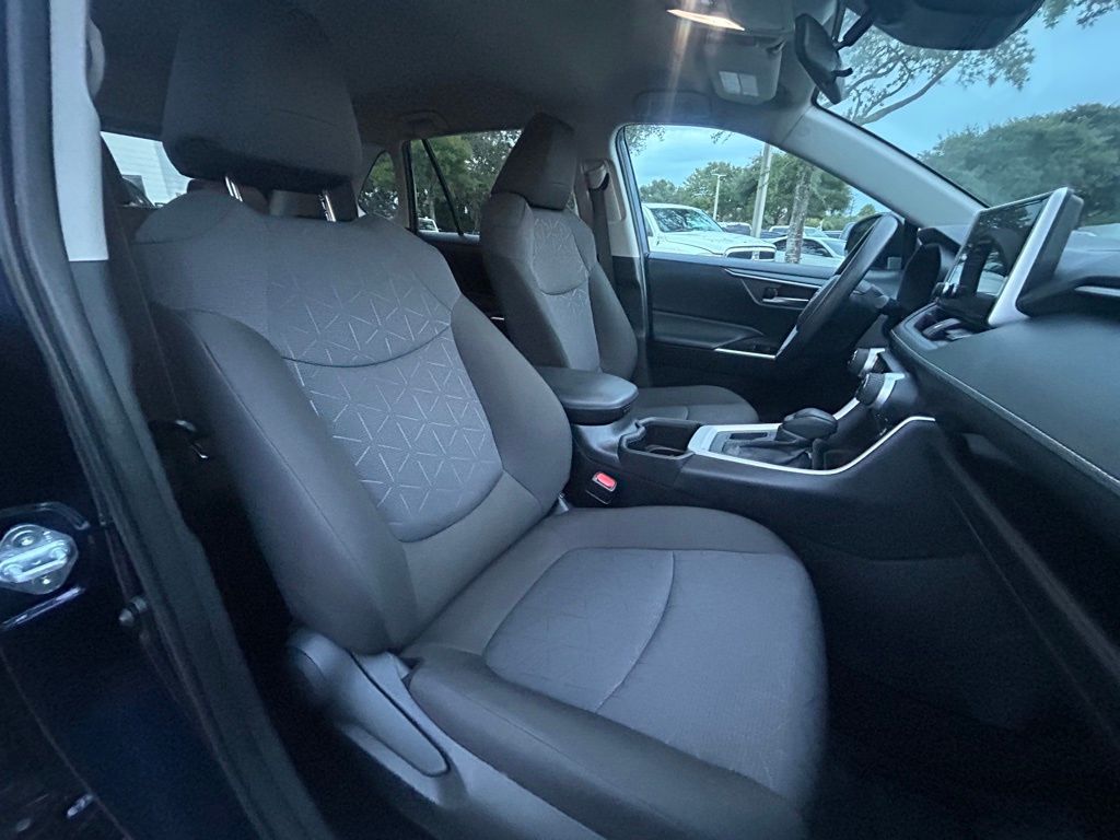 2024 Toyota RAV4 XLE photo 25