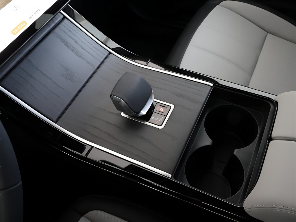 2026 Land Rover Range Rover Evoque Dynamic SE photo 20