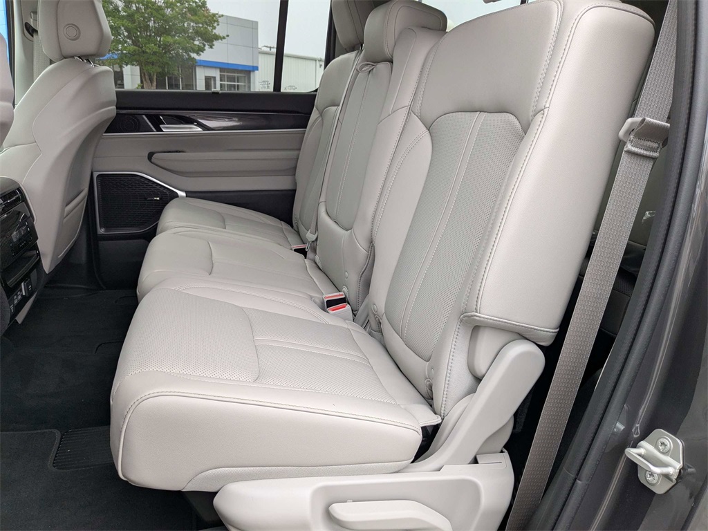 2024 Jeep Wagoneer Base photo 14