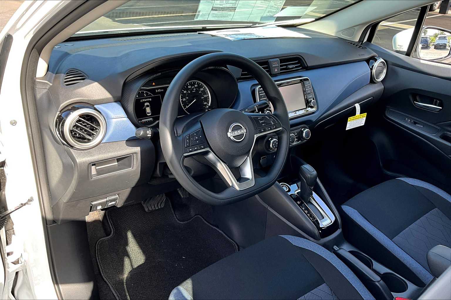 2025 Nissan Versa SV photo 8