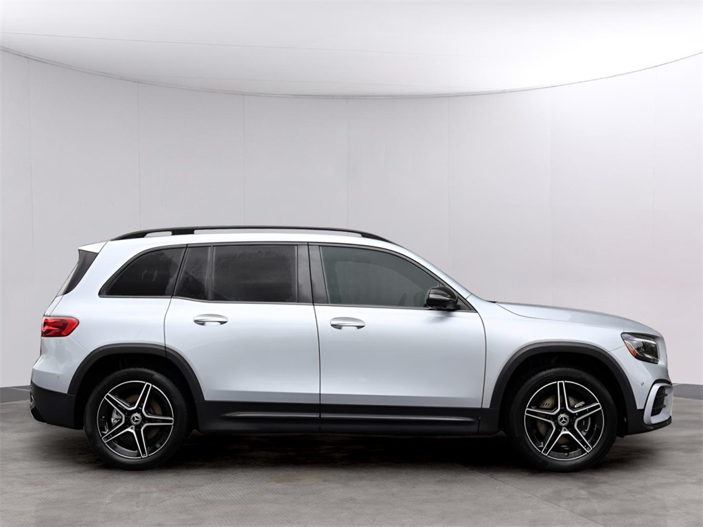 2025 Mercedes Benz GLB 250 4MATIC photo 3