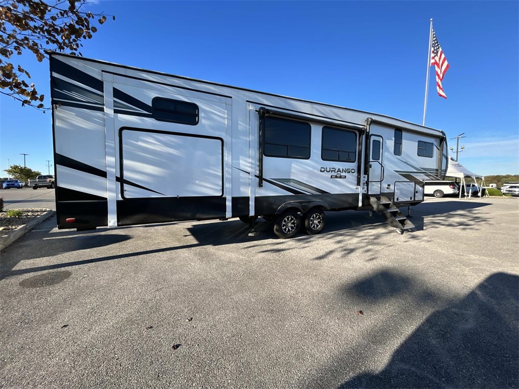 2022 Ford Explorer XLT photo 3