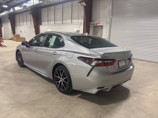 2022 Toyota Camry SE photo 6