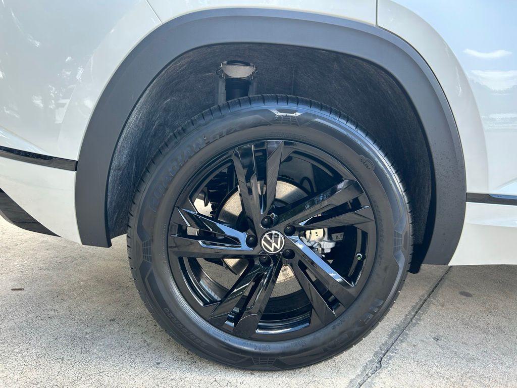 2026 Volkswagen Atlas Cross Sport SEL R-Line photo 20