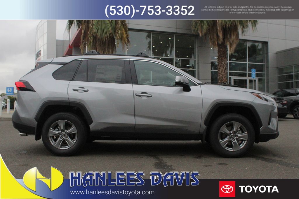2025 Toyota RAV4 XLE photo 6