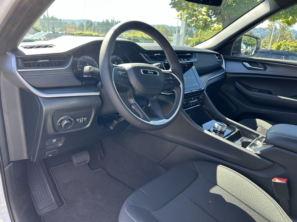 2025 Jeep Grand Cherokee Laredo X photo 12
