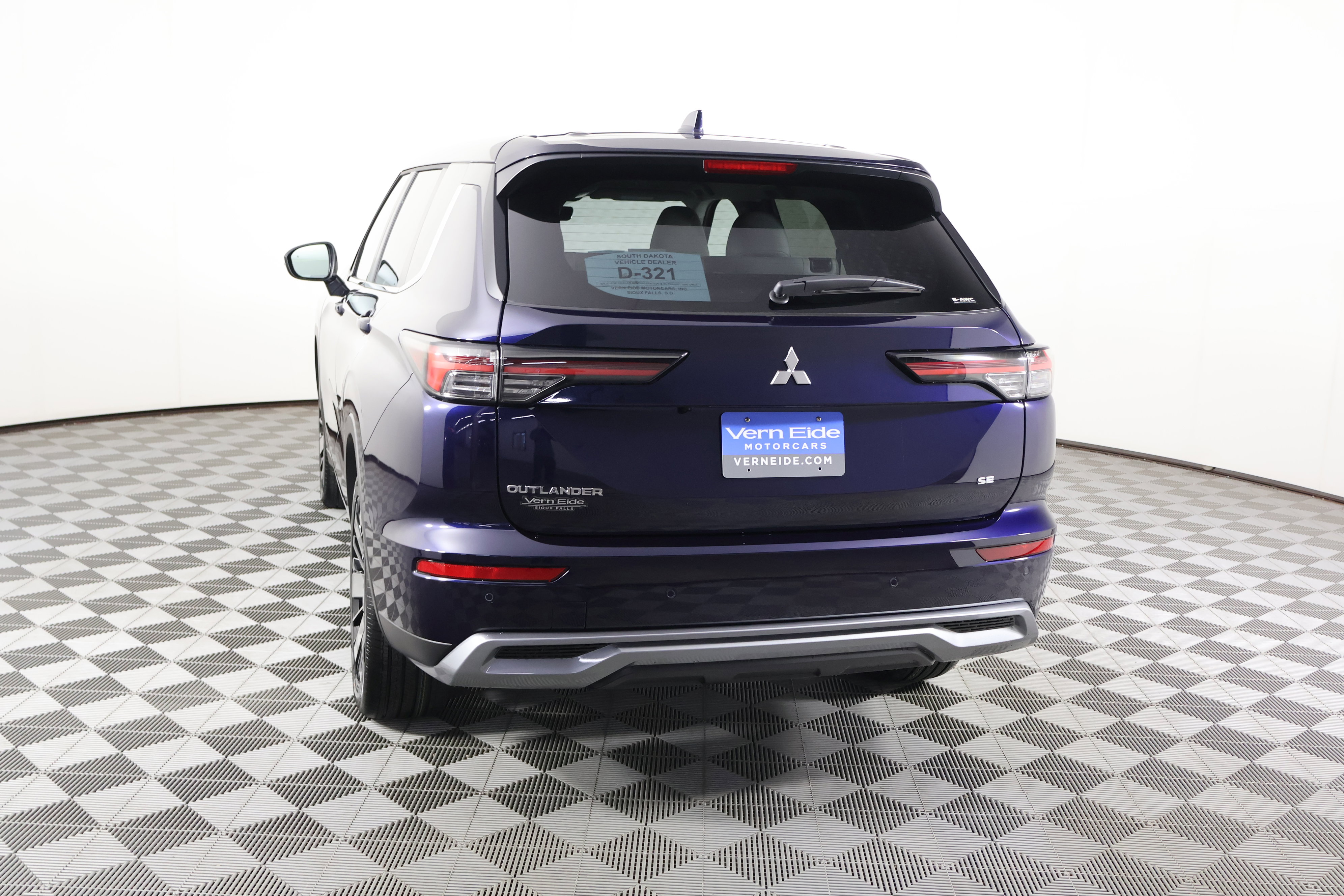 2025 Mitsubishi Outlander SE photo 7