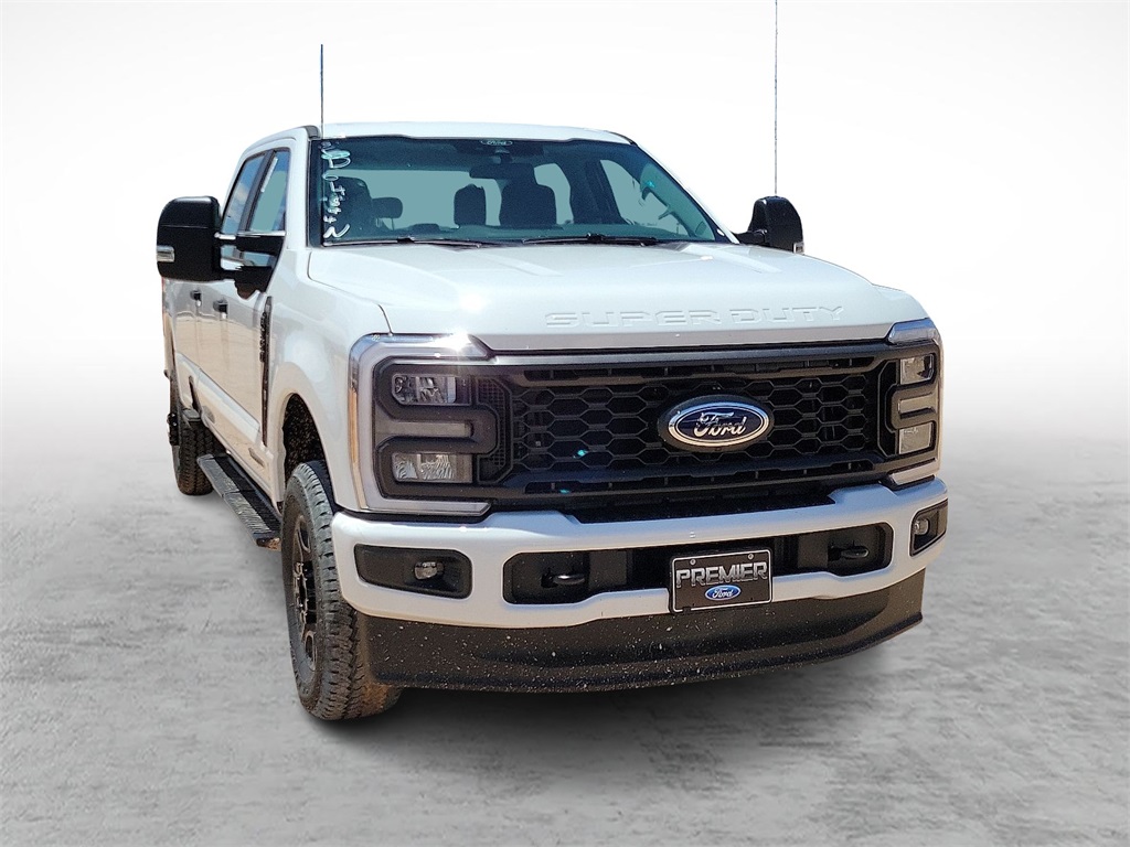 2025 Ford F-350 photo 2