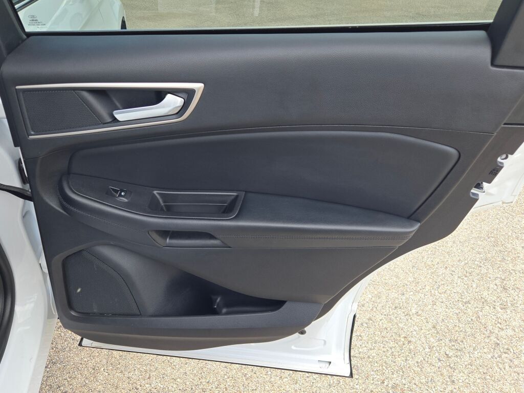 2024 Ford Edge SEL photo 8