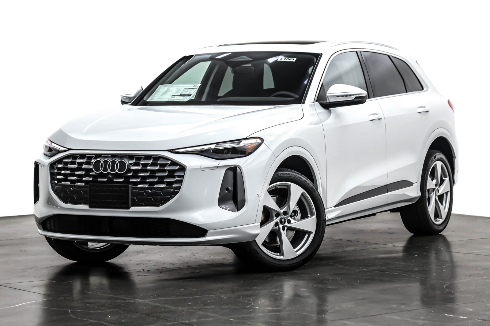 2025 Audi New Q5 Premium Plus's photo