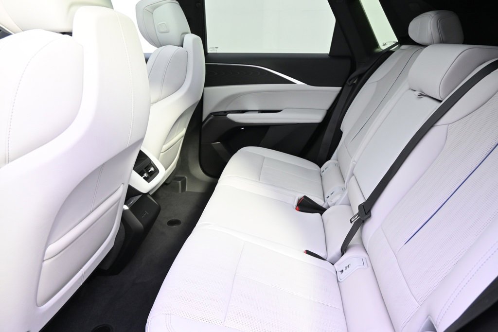 2025 Cadillac Lyriq Luxury photo 19