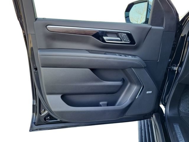 2025 Chevrolet Suburban Premier photo 9