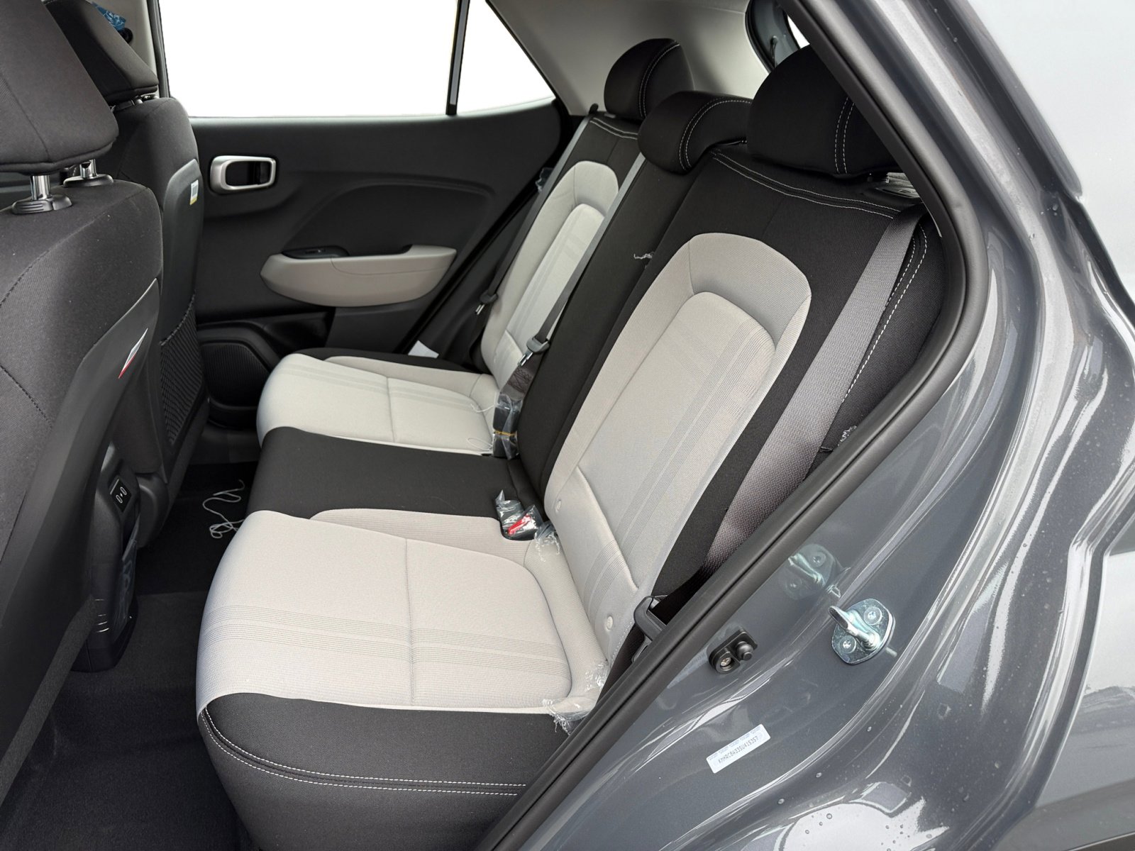2025 Hyundai Venue SEL photo 16