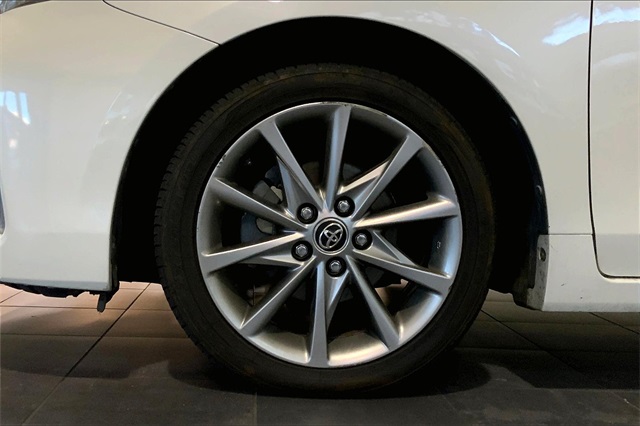 2017 Toyota Prius V Two photo 8