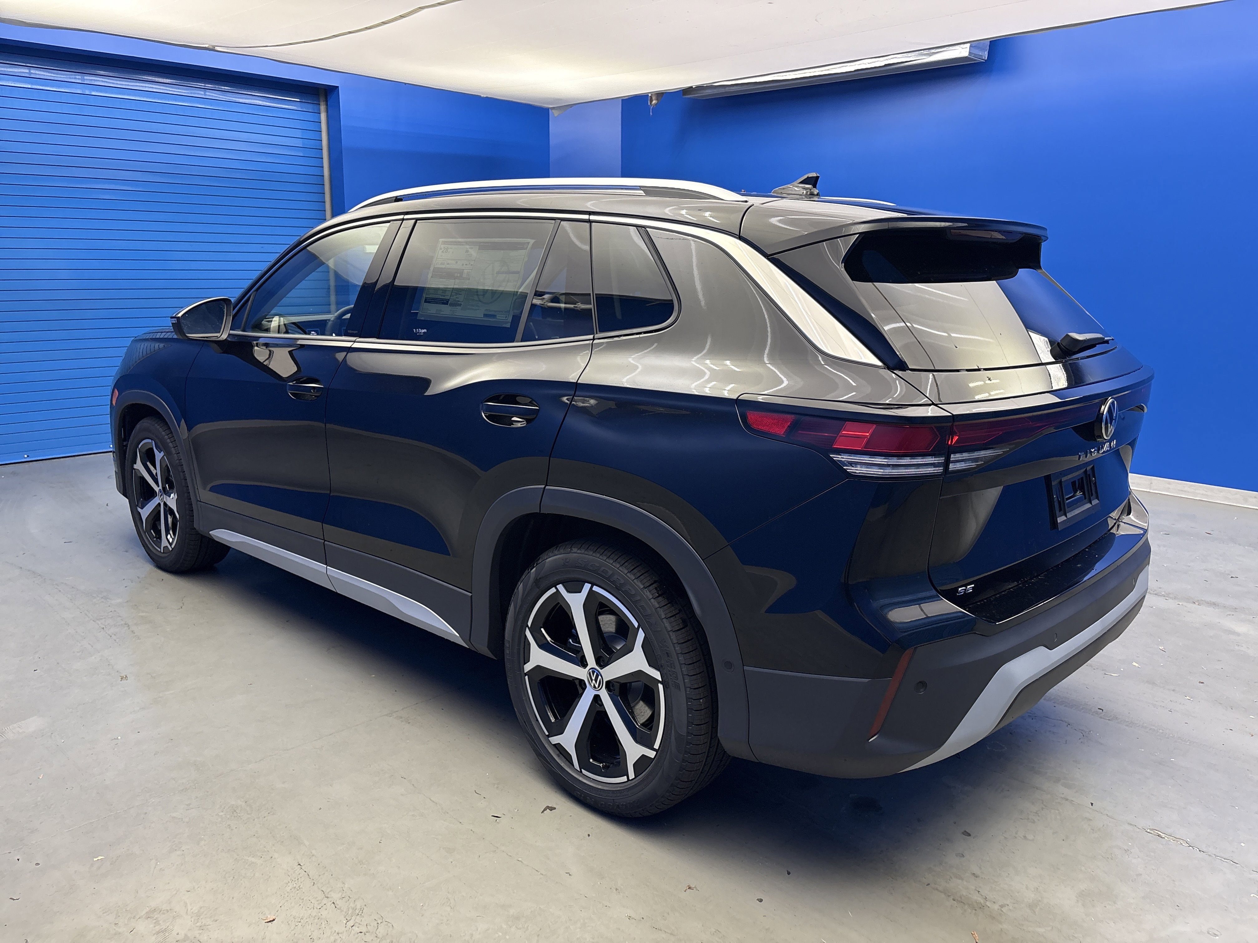 2025 Volkswagen Tiguan SE photo 3