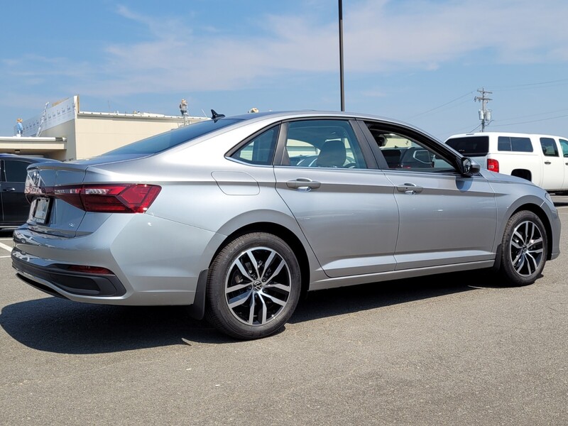 2025 Volkswagen Jetta 1.5T SE photo 3