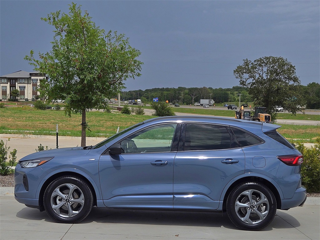 2024 Ford Escape ST-Line photo 4