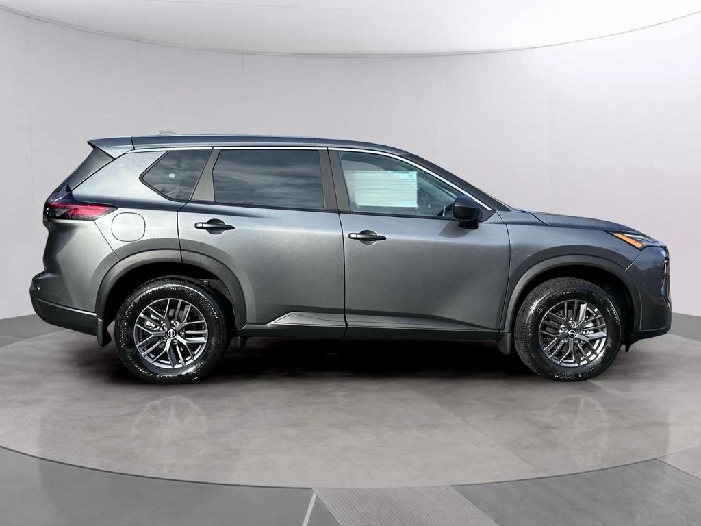 2026 Nissan Rogue S photo 2