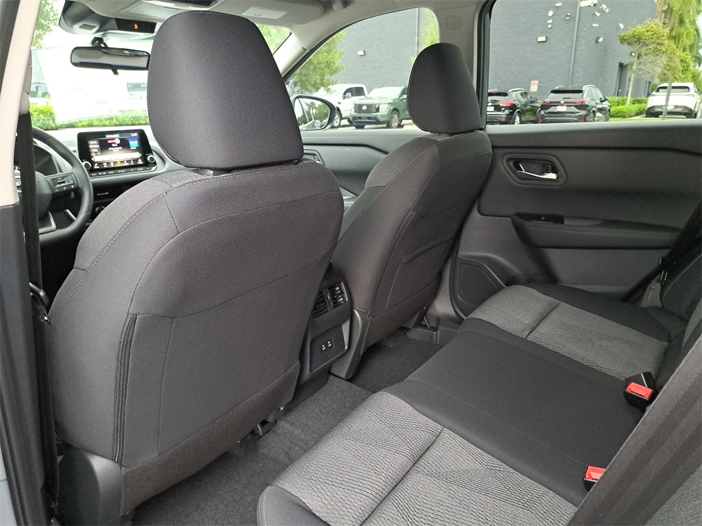 2026 Nissan Rogue SV photo 10