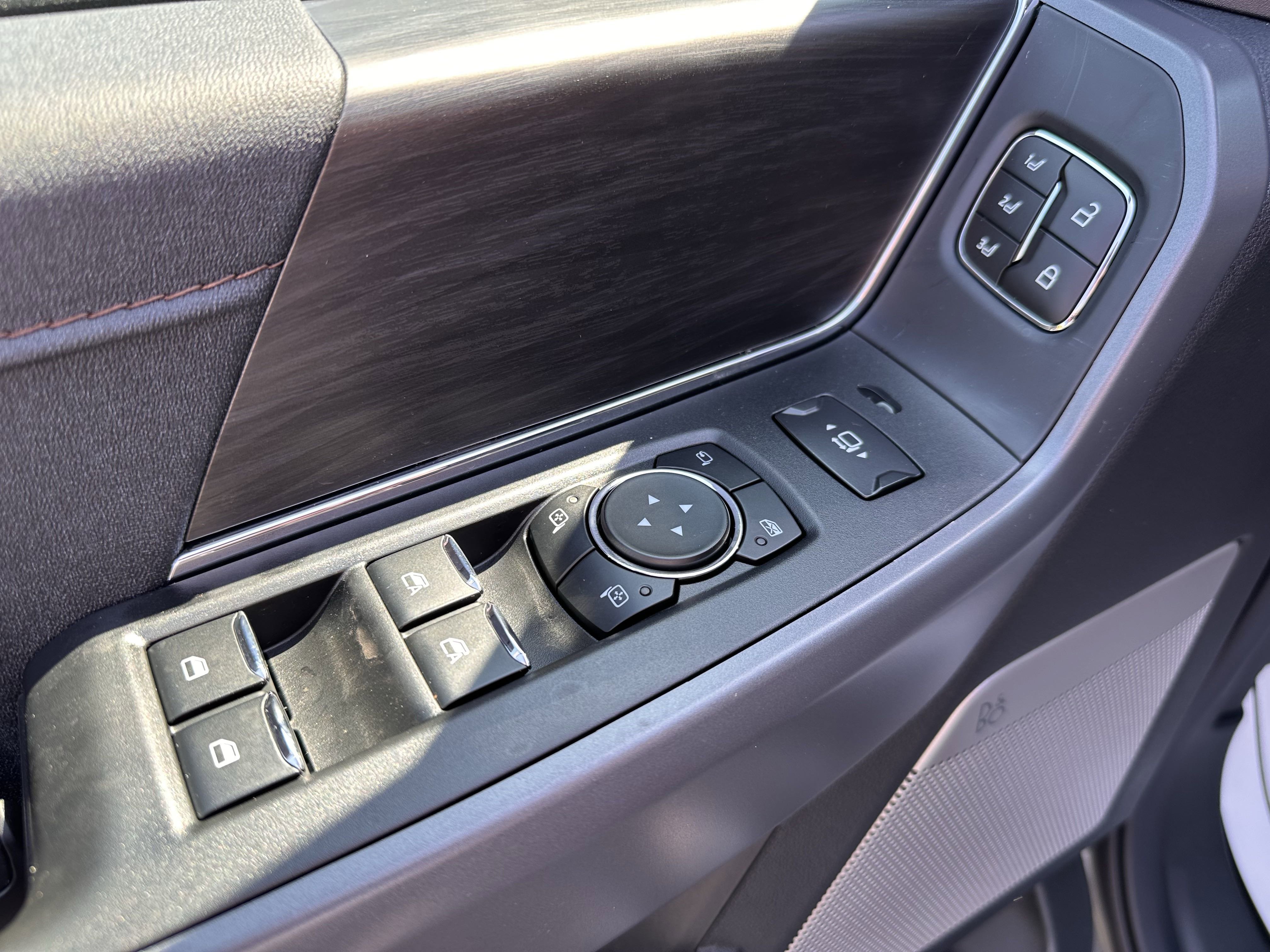 2025 Ford F-150 Lariat photo 3