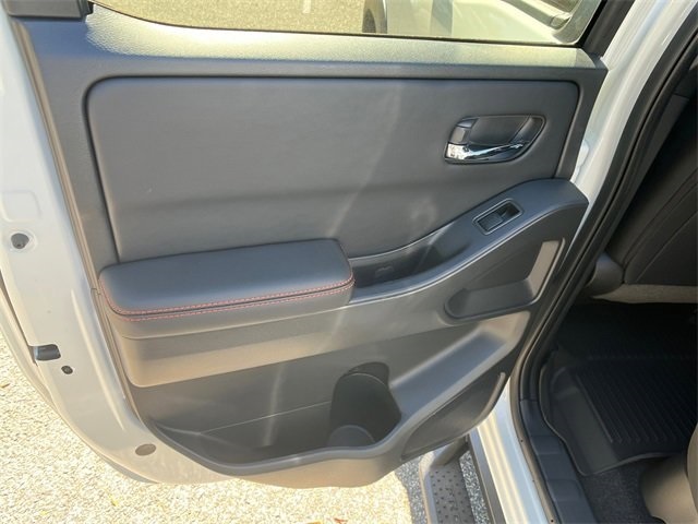 2025 Nissan Frontier PRO-4X photo 13