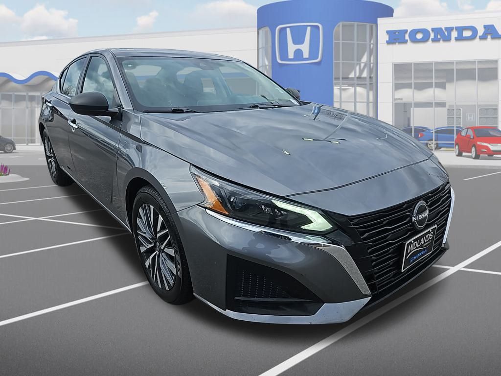 2024 Nissan Altima SV's photo