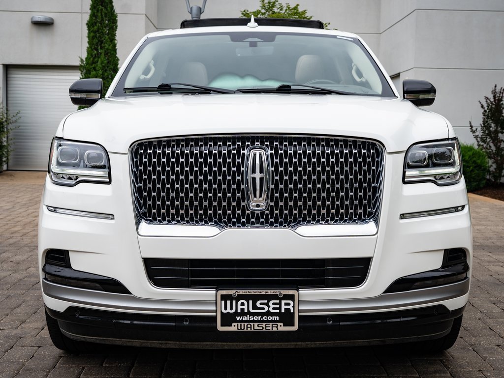 2023 Lincoln Navigator L Reserve photo 2