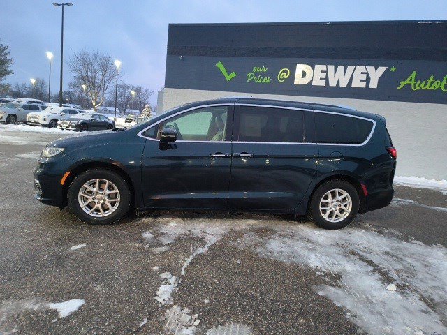 2021 Chrysler Pacifica Touring L photo 2