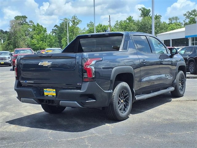 2025 Chevrolet Silverado EV LT photo 2