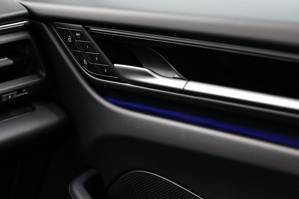 2024 Porsche Macan Electric 4 photo 25