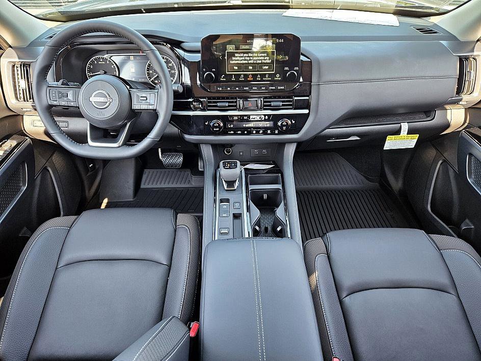 2025 Nissan Pathfinder SL photo 10