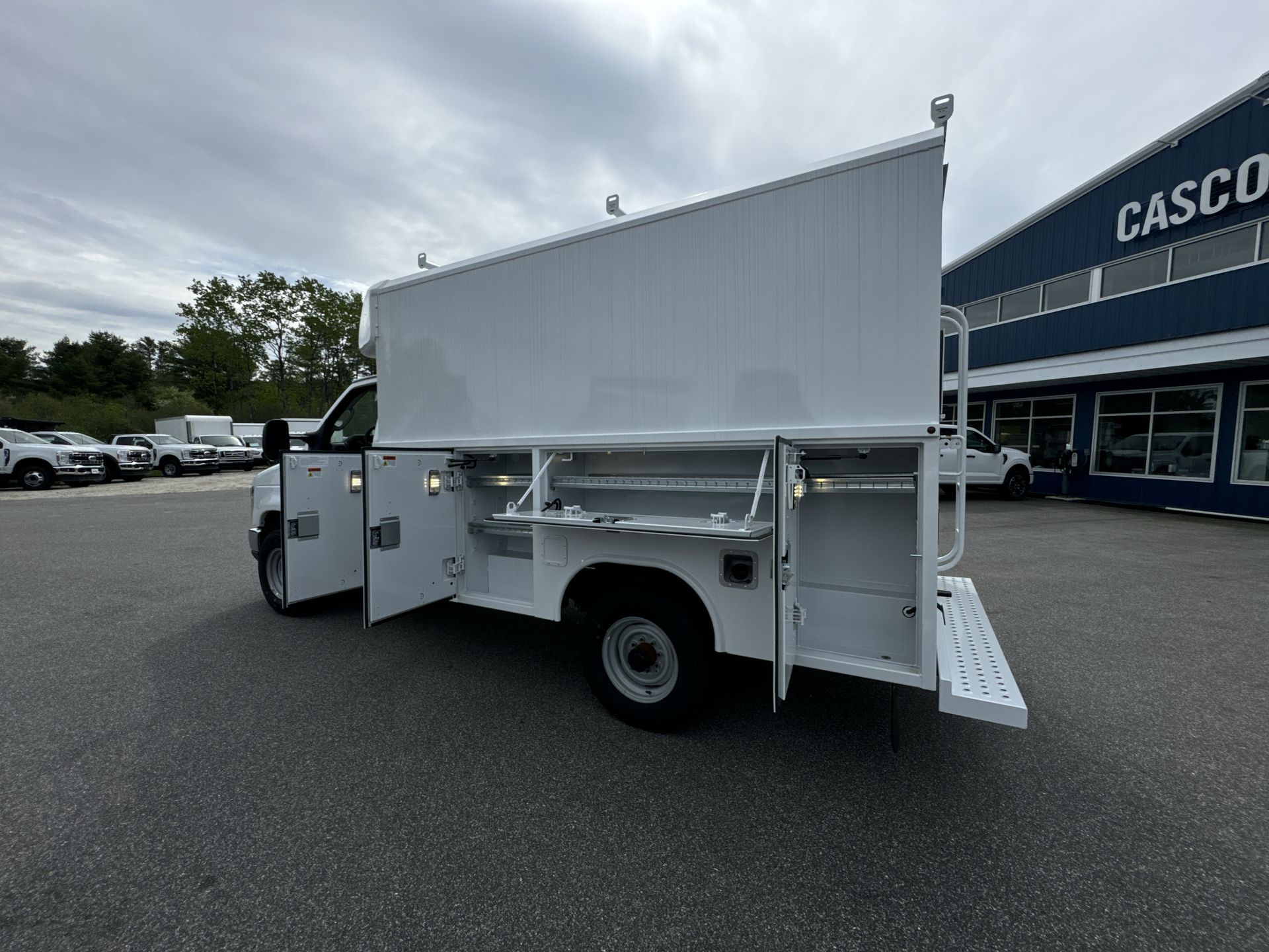 2025 Ford E-350 Base photo 3