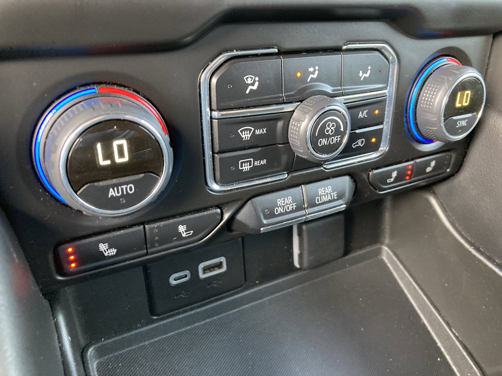 2024 Chevrolet Suburban Z71 photo 31