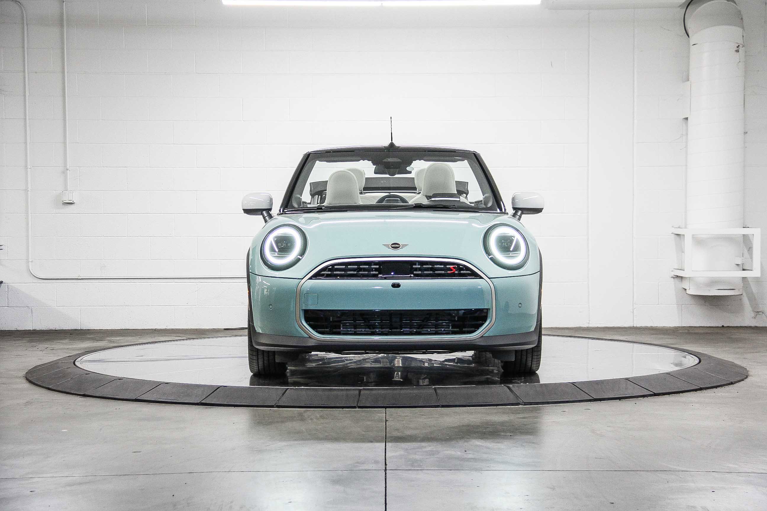 2026 Mini Cooper Convertible Iconic photo 8