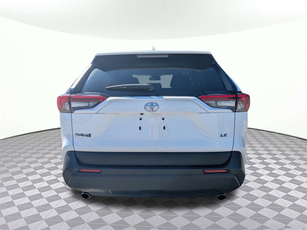 2024 Toyota RAV4 LE photo 4