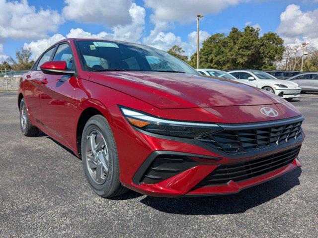2025 Hyundai Elantra SE photo 2