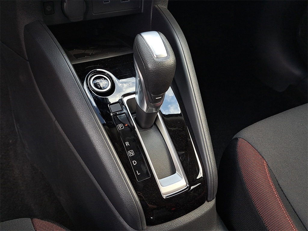 2025 Nissan Versa 1.6 SR photo 29