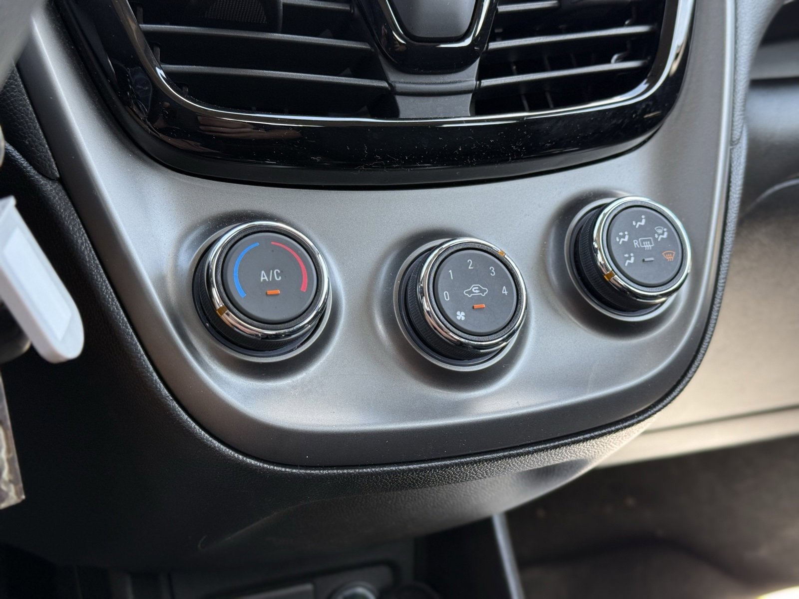 2022 Chevrolet Spark LS photo 11